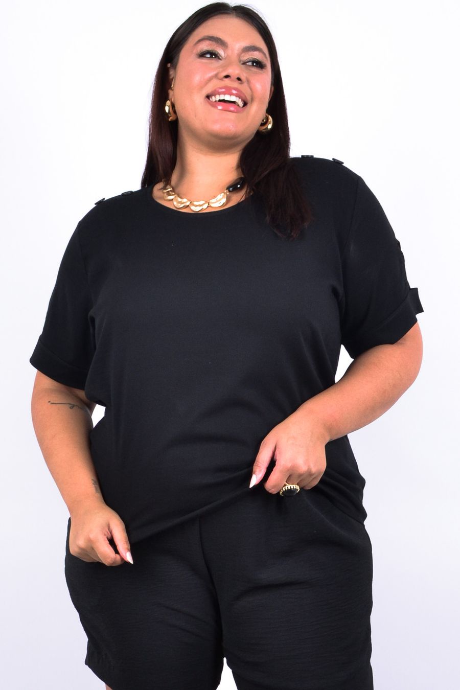 Blusa feminina em viscose com elastano e botões no ombro preto