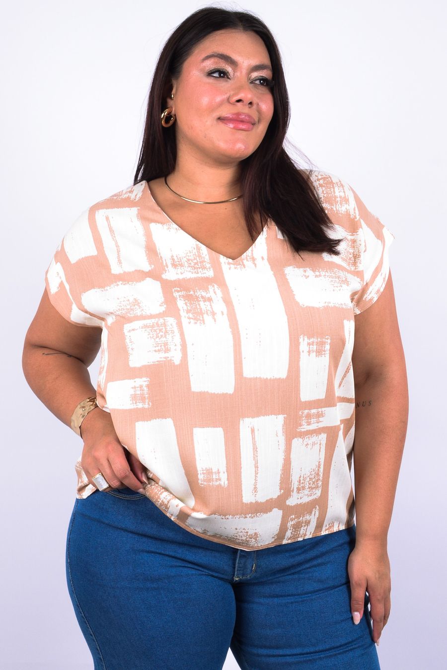 Blusa feminina em viscose estampada off white