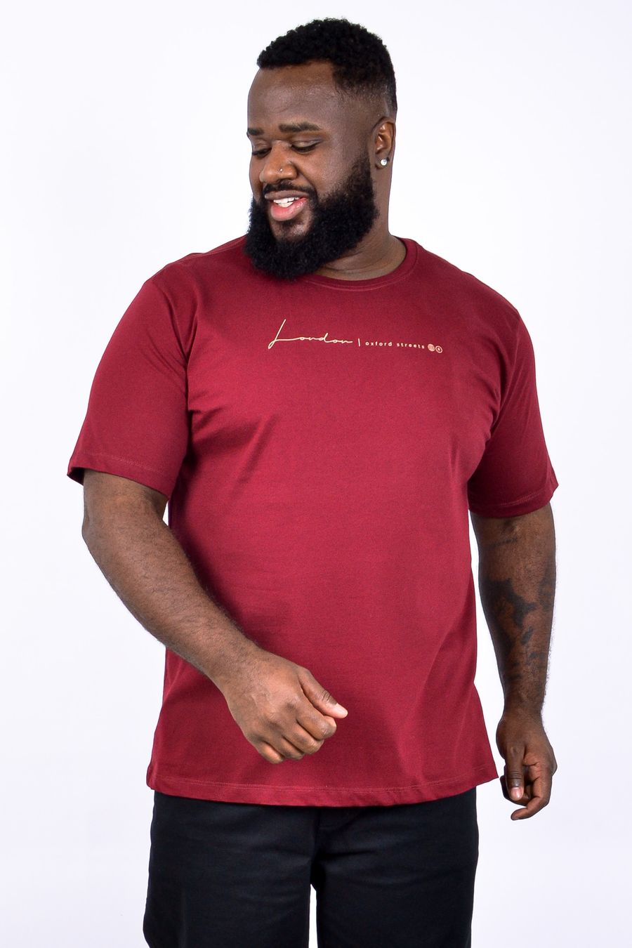 Camiseta masculina meia malha manga curta com estampa "london" vinho