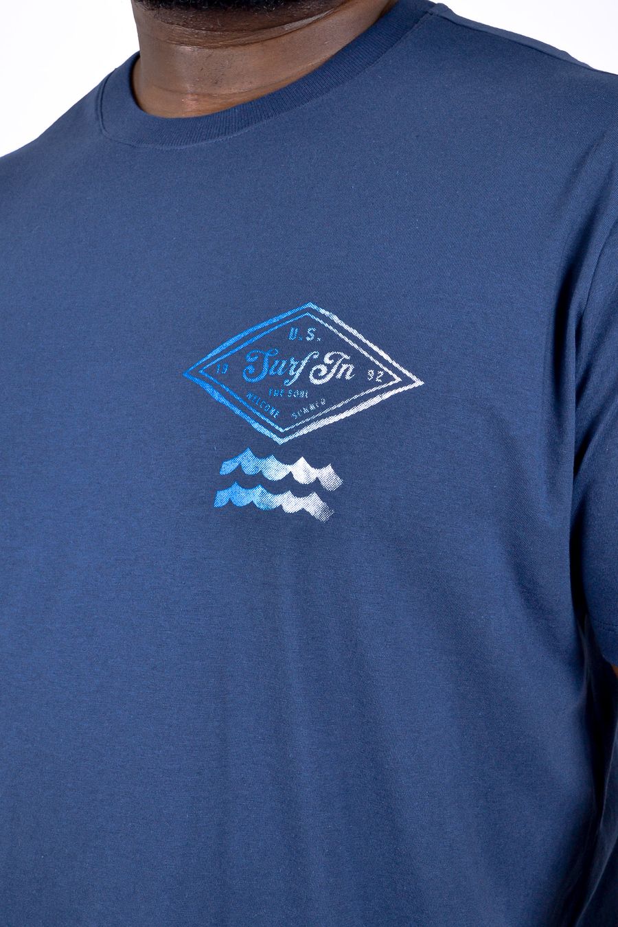 Camiseta masculina meia malha com estampa "surf" azul marinho