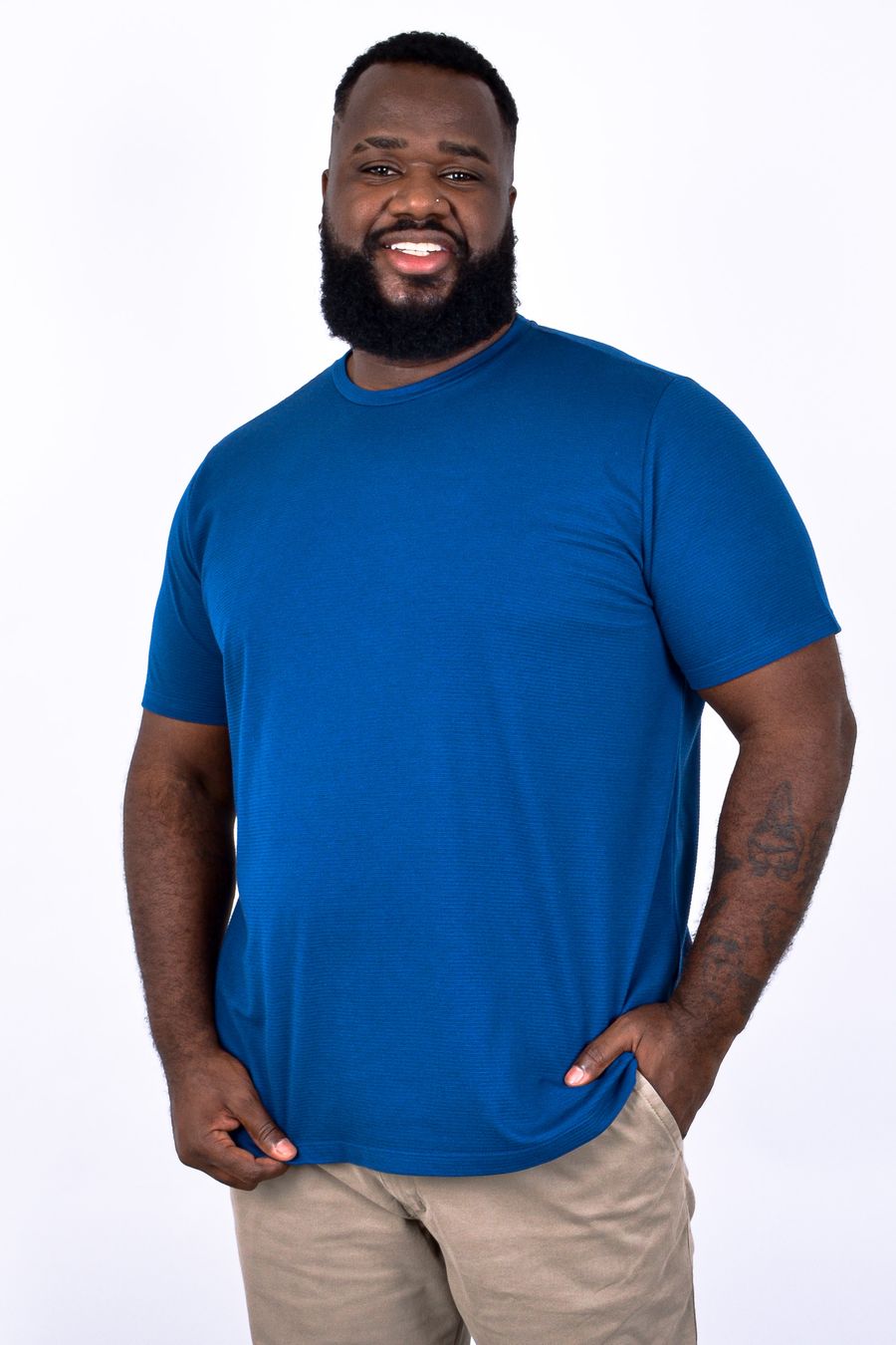 Camiseta masculina em malha com textura listrada azul