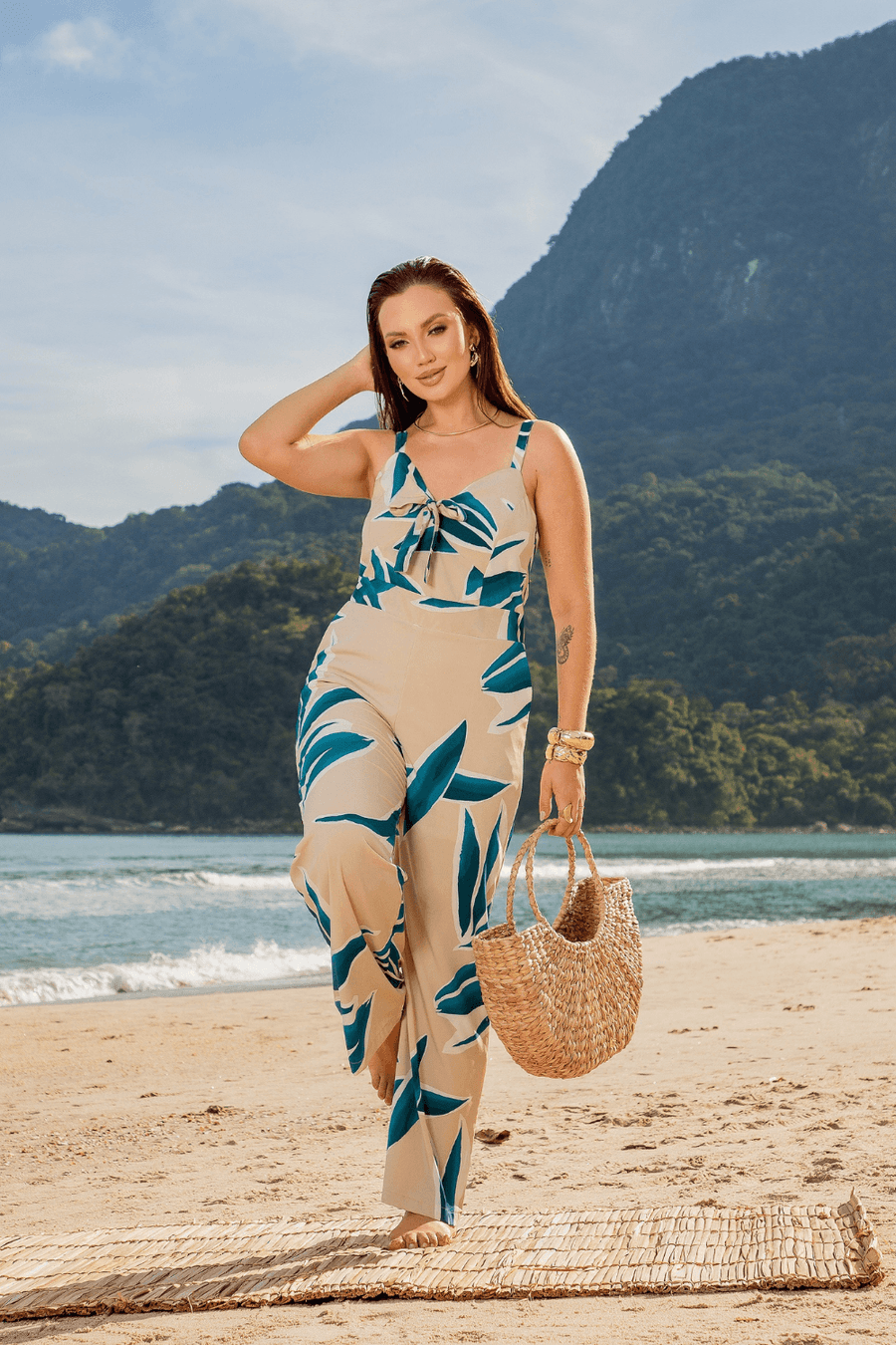 Macacão Longo Barbara Laço Frontal Plus Size BEGE