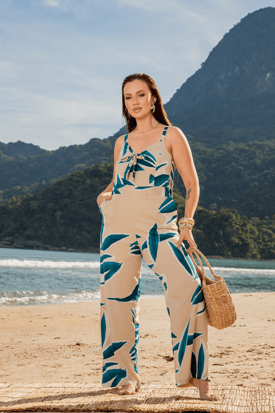 Macacão Longo Barbara Laço Frontal Plus Size BEGE