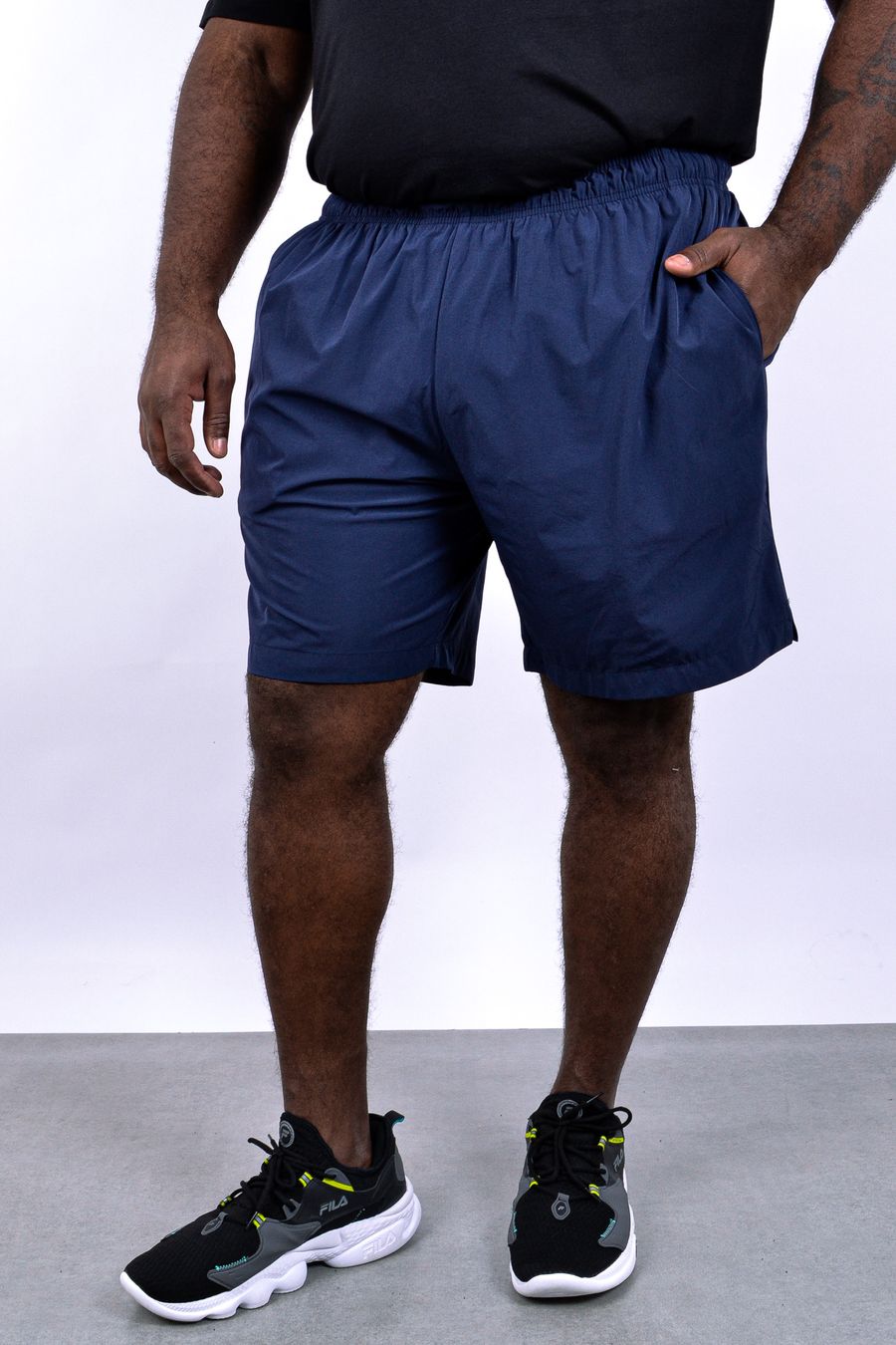 Bermuda masculina em poliamida com elastano e proteção uv50 azul marinho