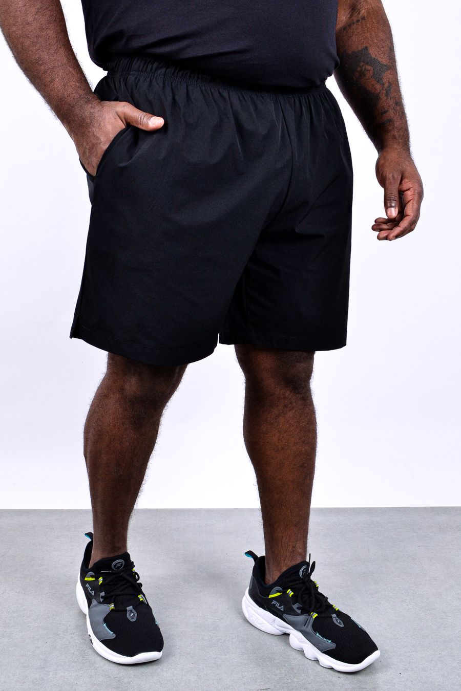 Bermuda masculina em poliamida com elastano e proteção uv50 preto