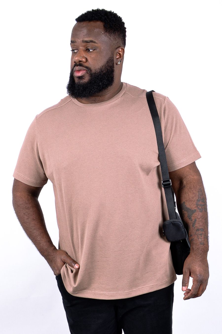 Camiseta masculina em malha texturizada favo de abelha kaki