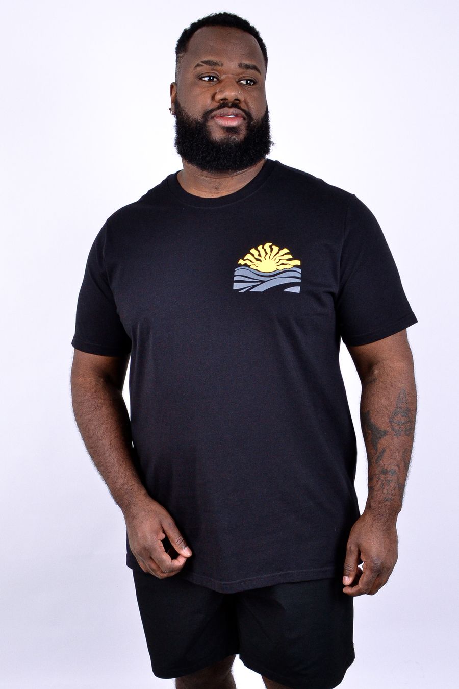 Camiseta masculina meia malha com estampa "sun" preto