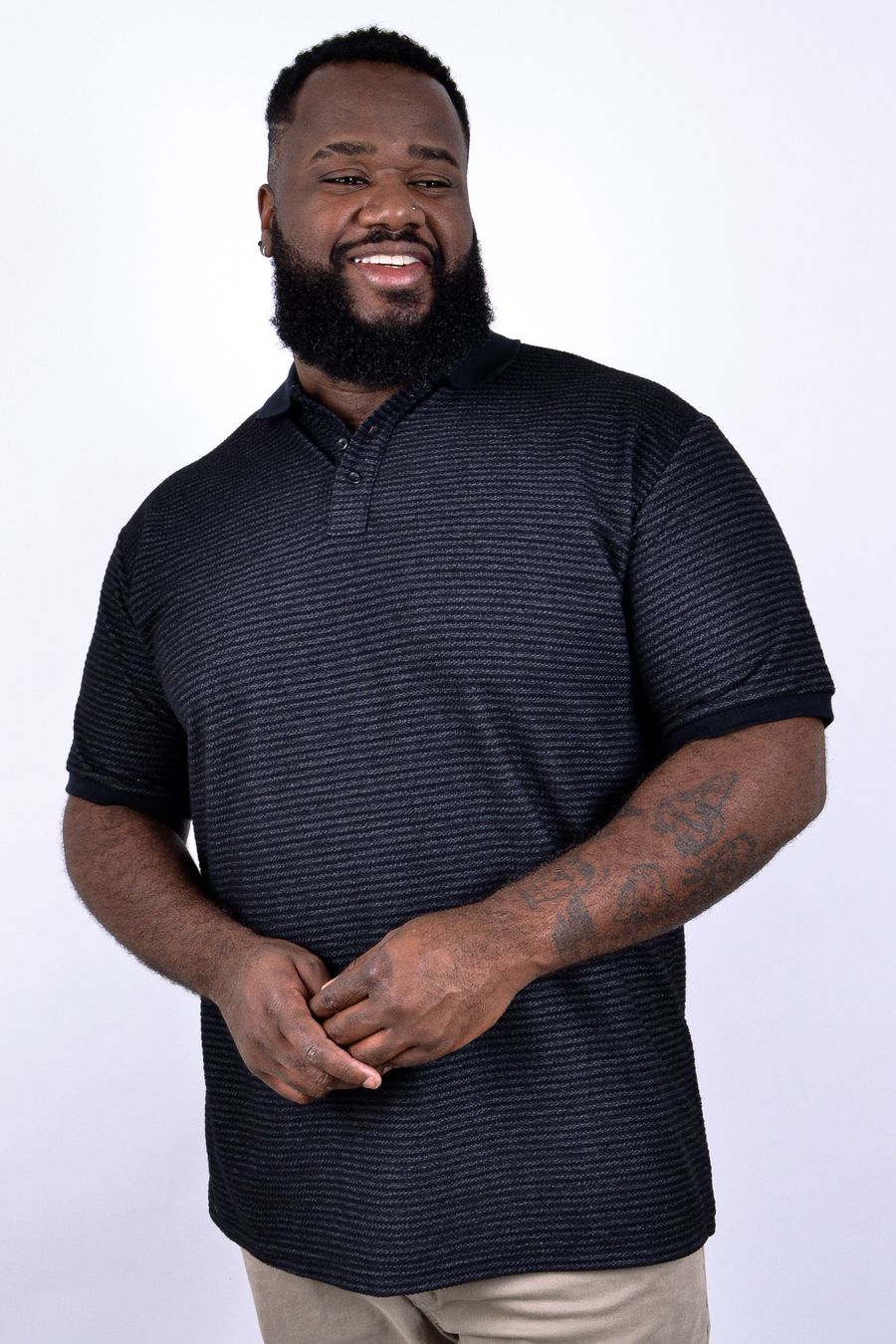 Polo masculina em malha com textura listrada preto