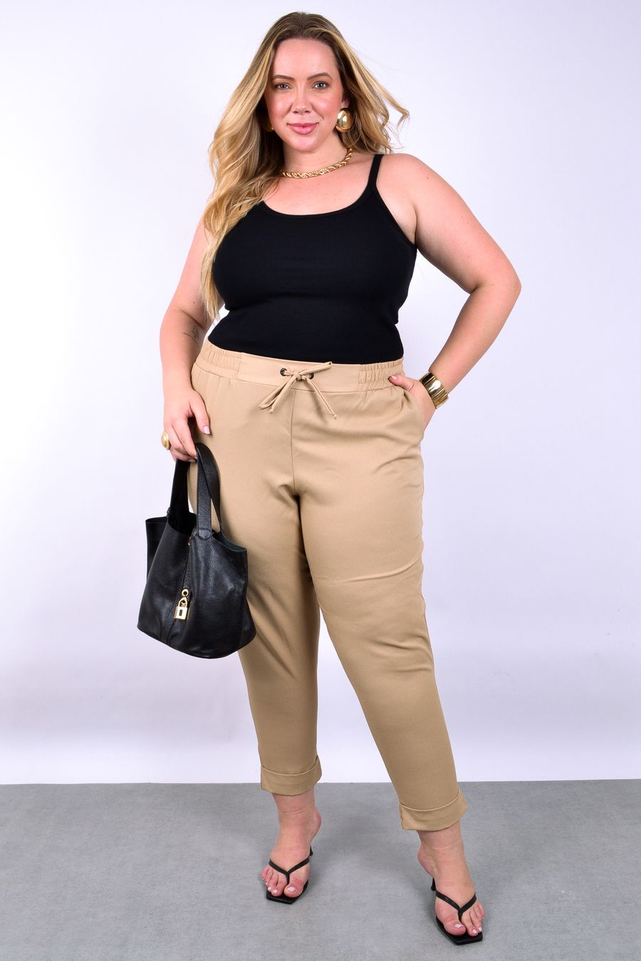 Calça tecido plano com elastano plus size bege