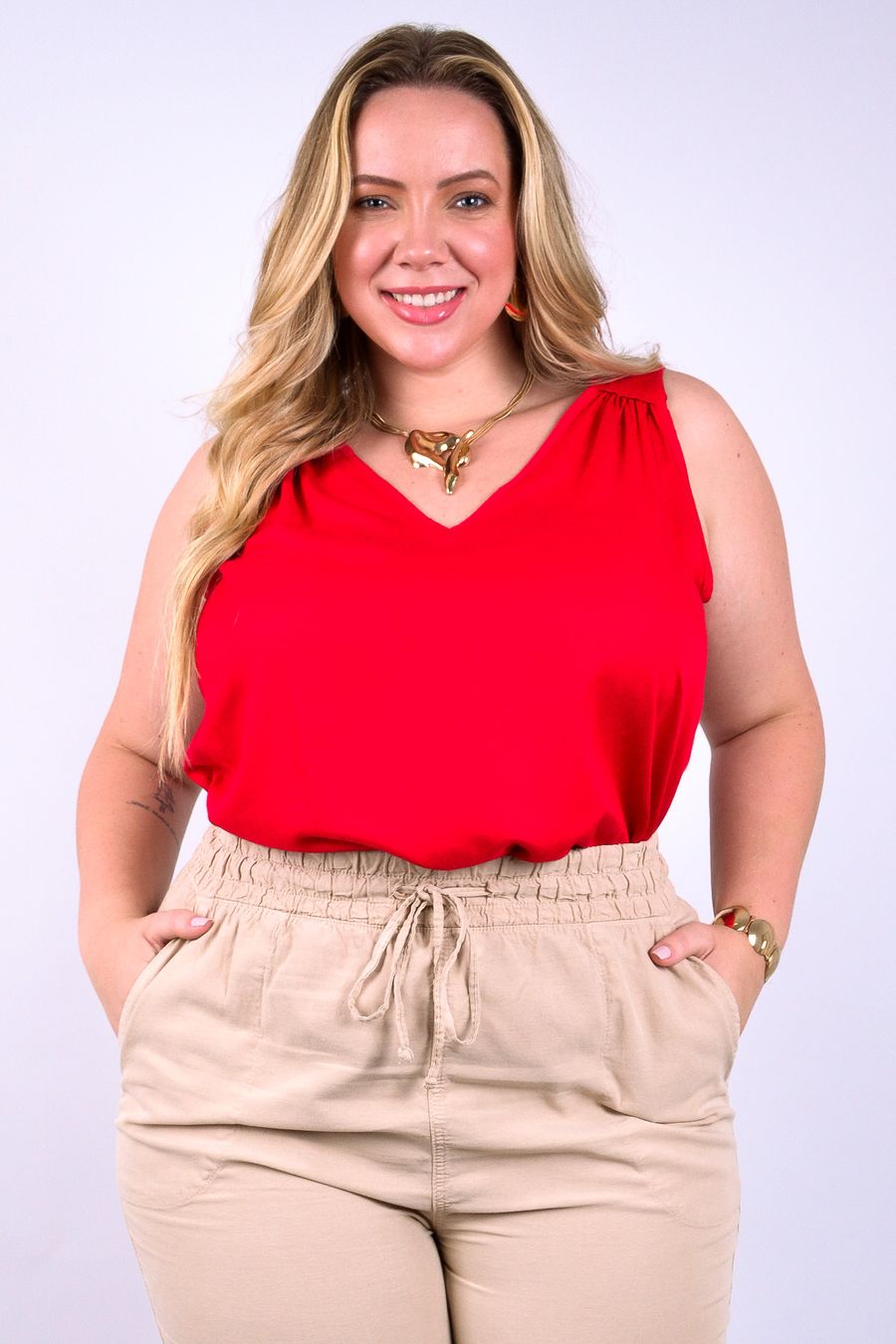 Regata feminina alça larga em viscose lisa vermelho