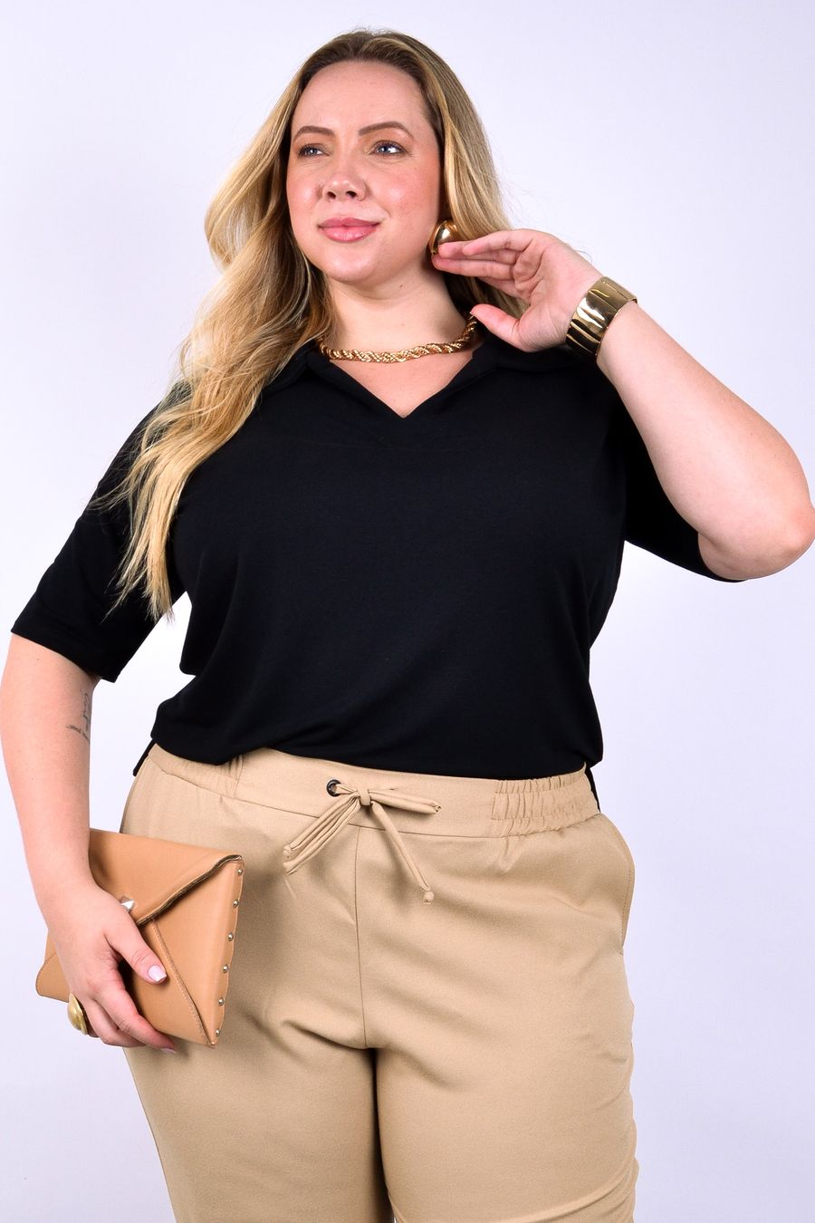 Polo feminina em moletinho liso preto