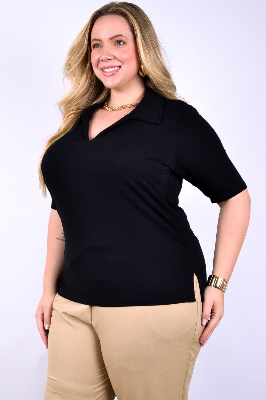 Polo feminina em moletinho liso preto