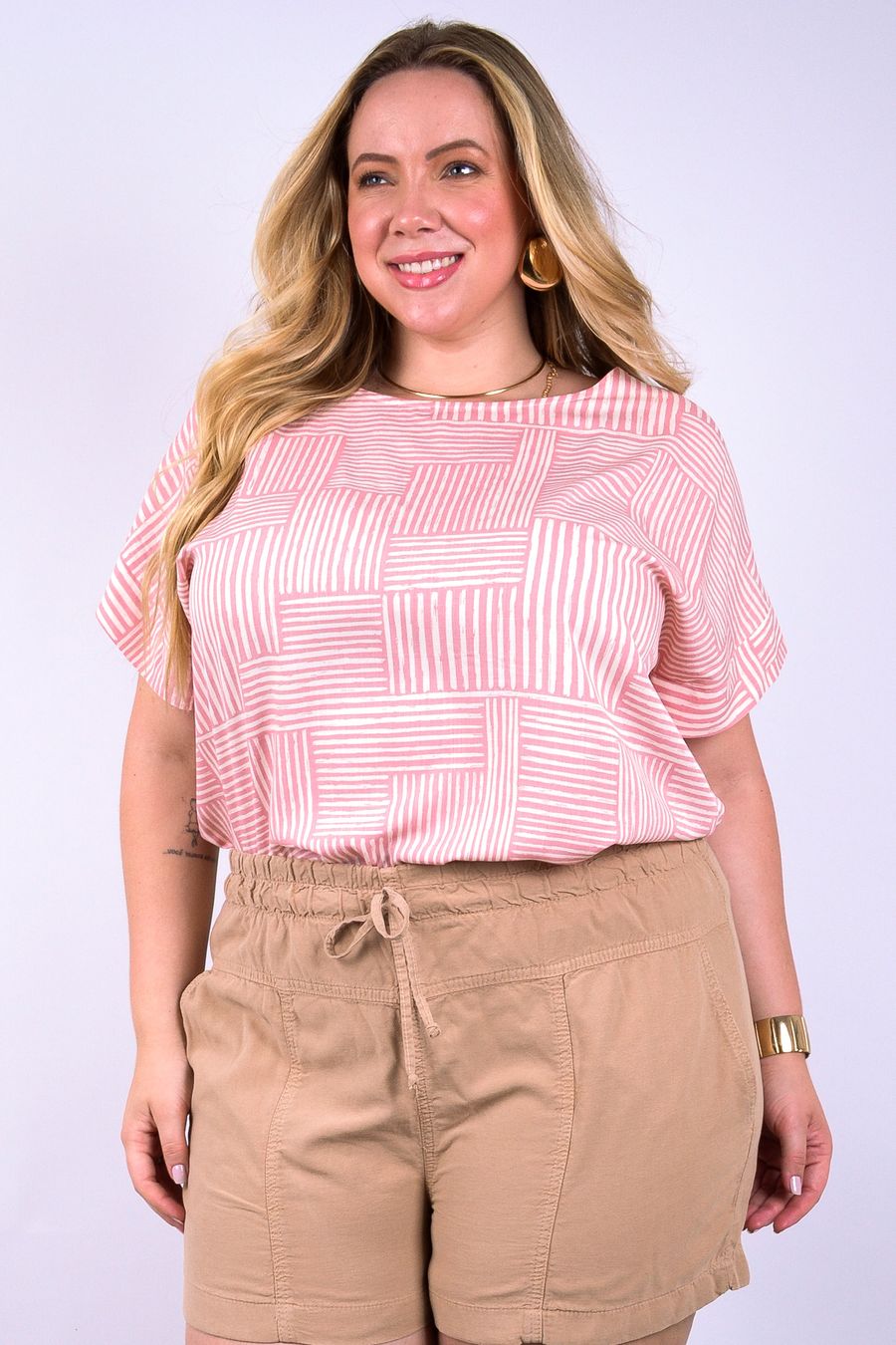 Blusa feminina em viscose estampada com manga rosa