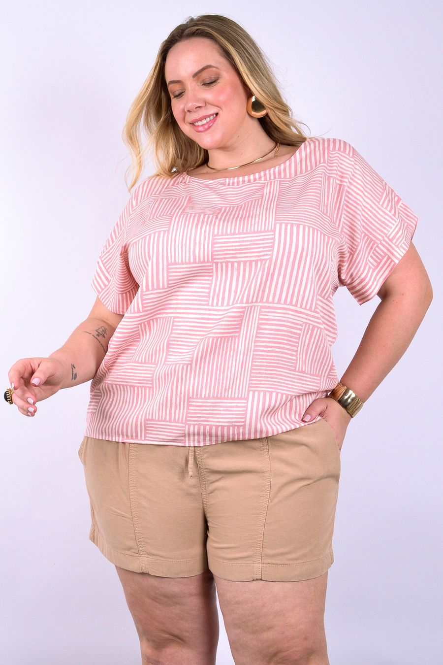 Blusa feminina em viscose estampada com manga rosa