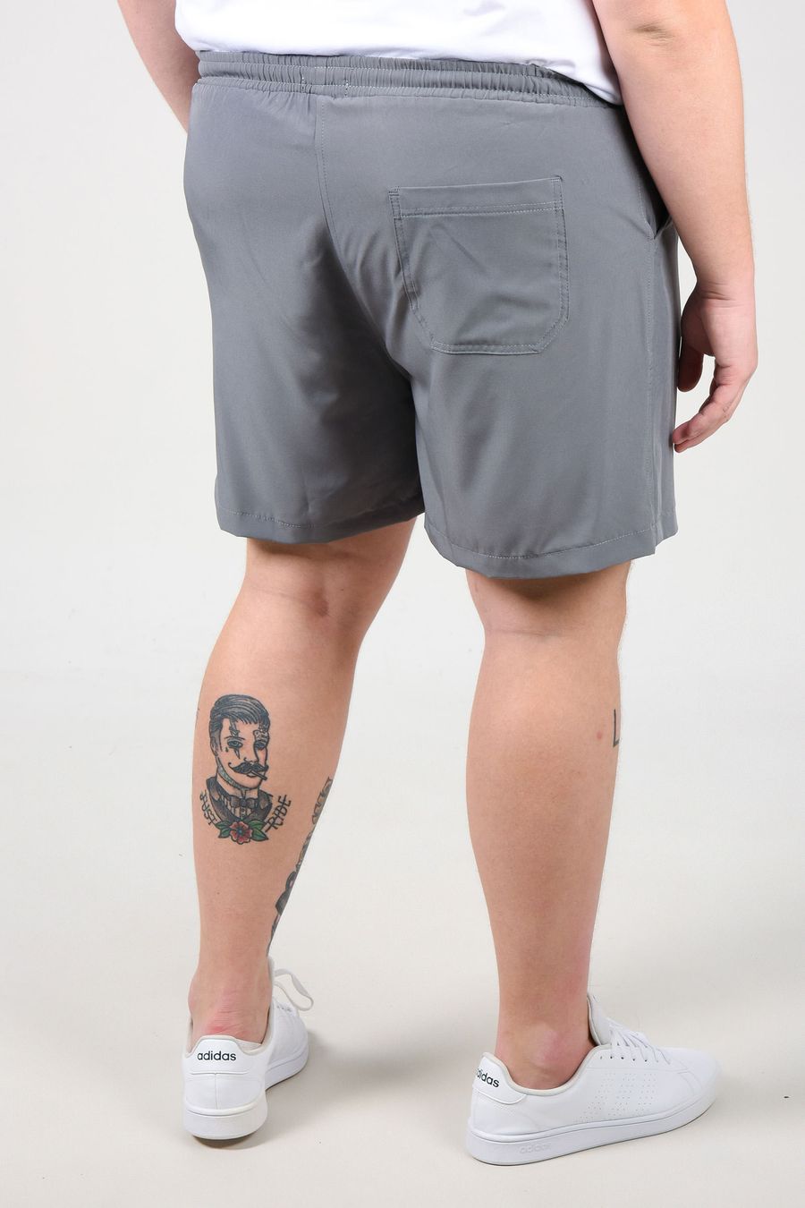 Short tactel com elastano básico plus size cinza chumbo