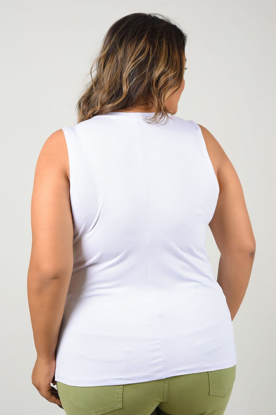 Regata com estampa e bordado plus size branco