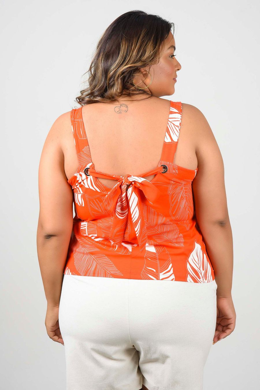 Regata estampada com laço nas costas plus size vermelho