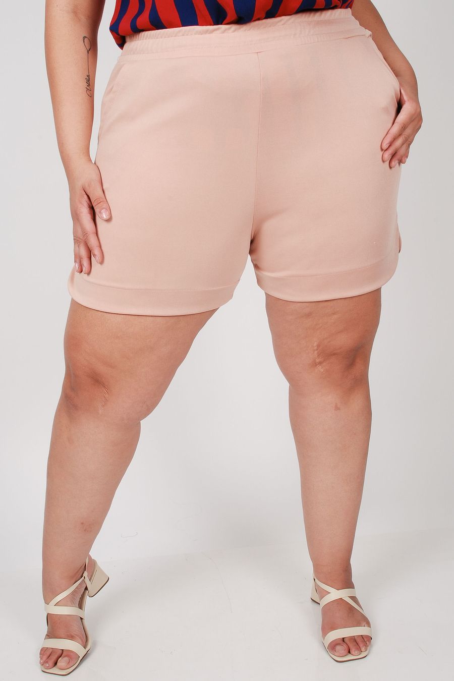 Short de malha lisa plus size bege