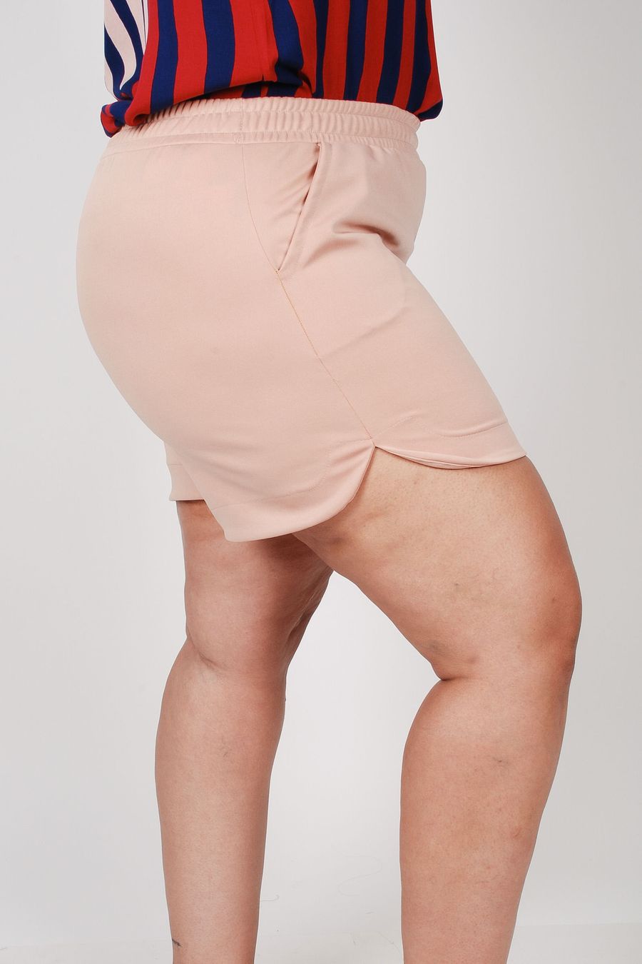 Short de malha lisa plus size bege