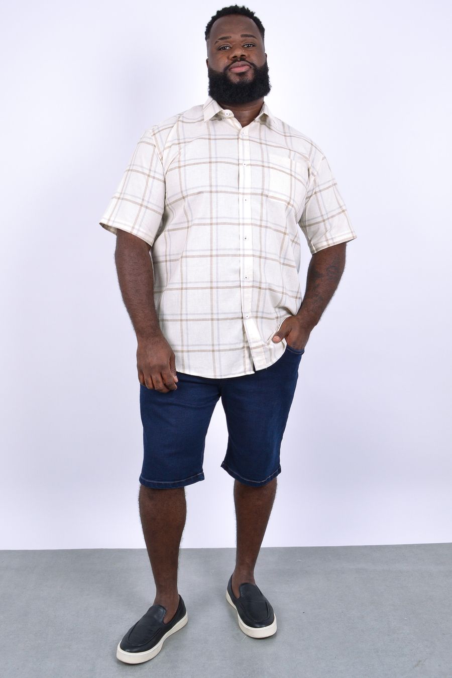 Camisa masculina manga curta xadrez em linho bege