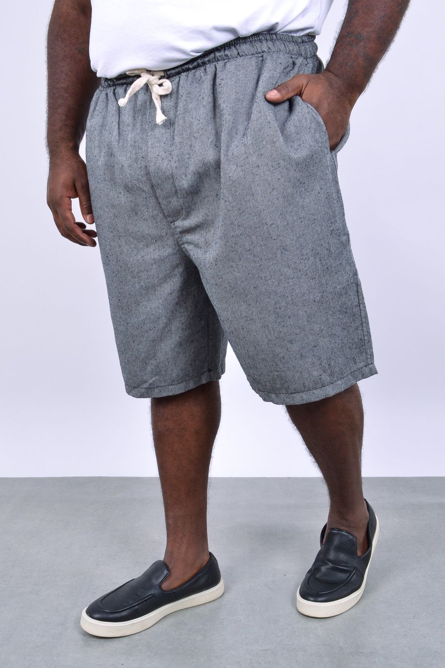 Bermuda masculina cós com elástico cinza chumbo