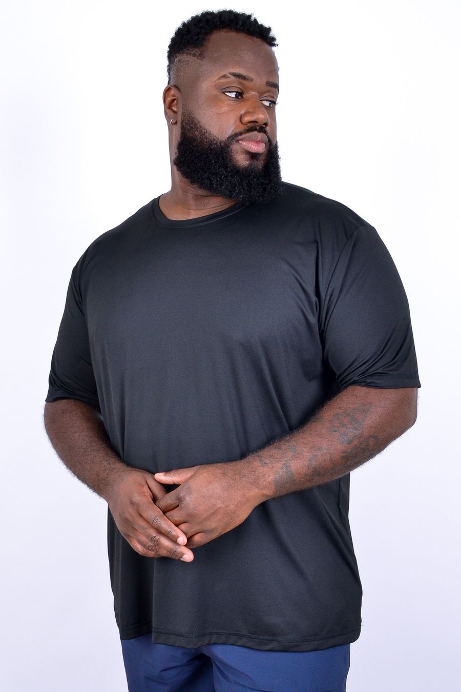 Camiseta masculina fitness em malha poliamida com elastano preto