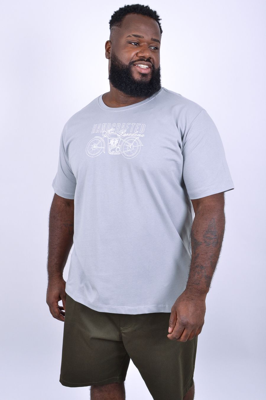 Camiseta masculina em meia malha com estampa de moto cinza