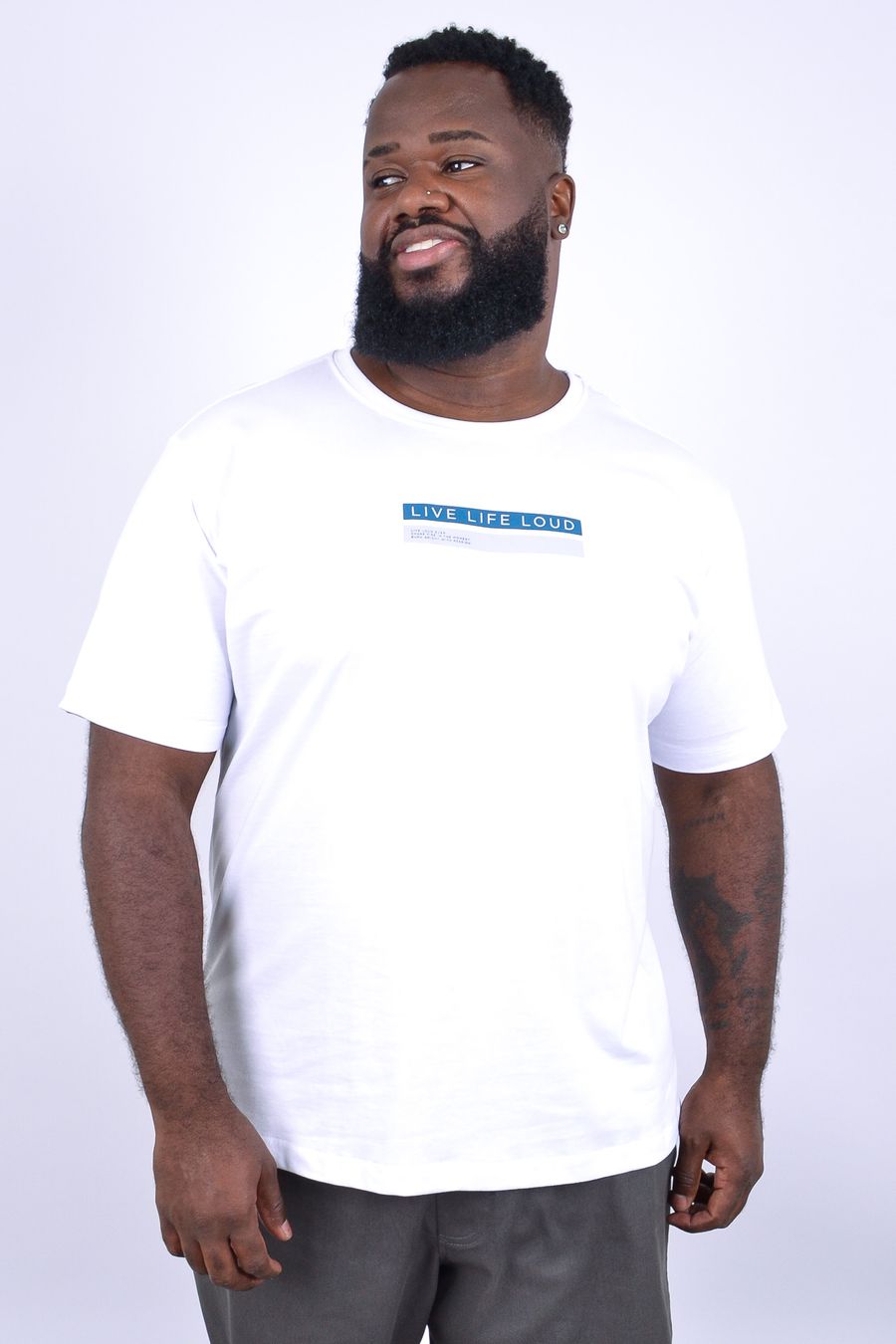 Camiseta masculina em meia malha com estampa “live life” branco