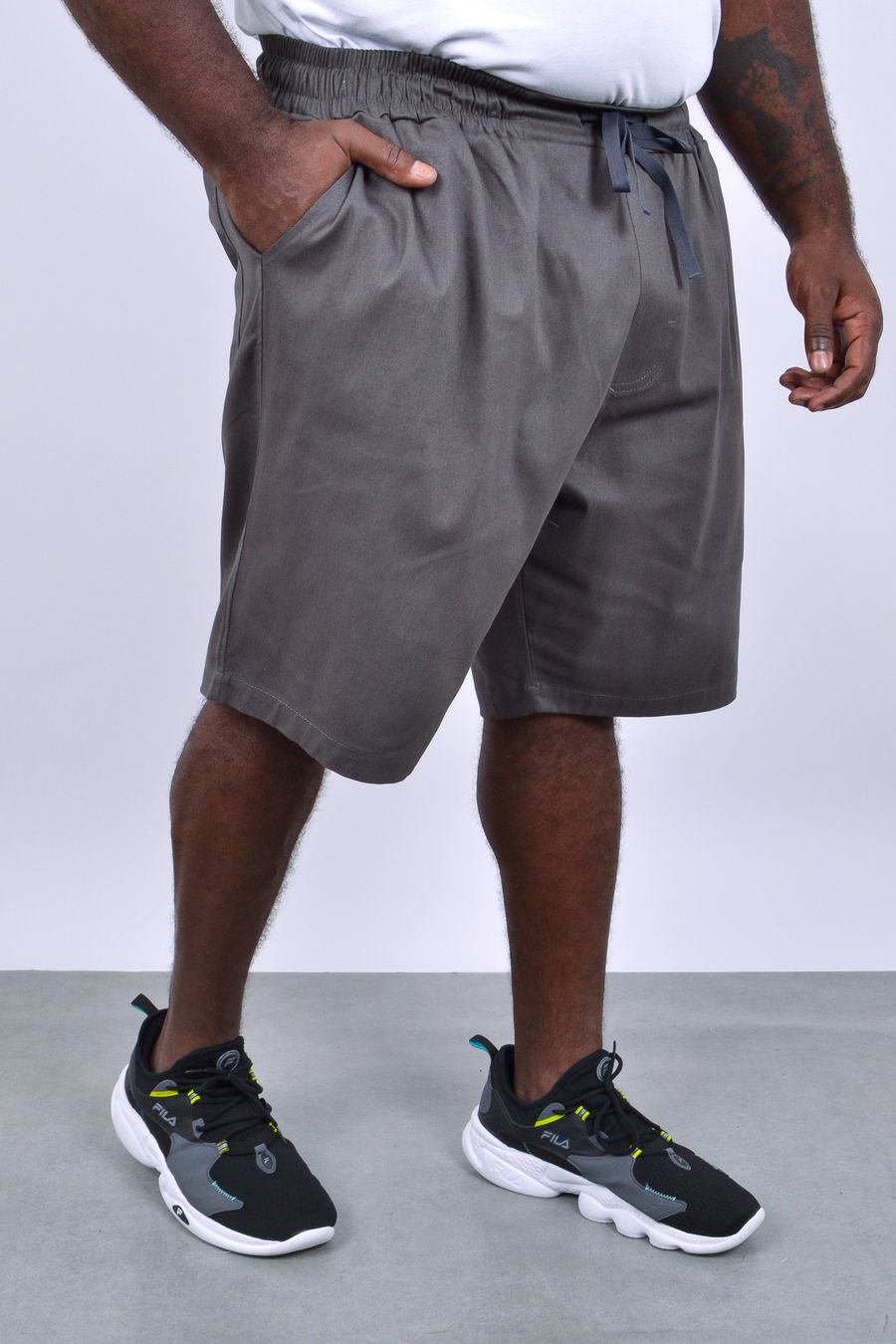 Bermuda sarja masculina com elastano e cós elástico cinza chumbo