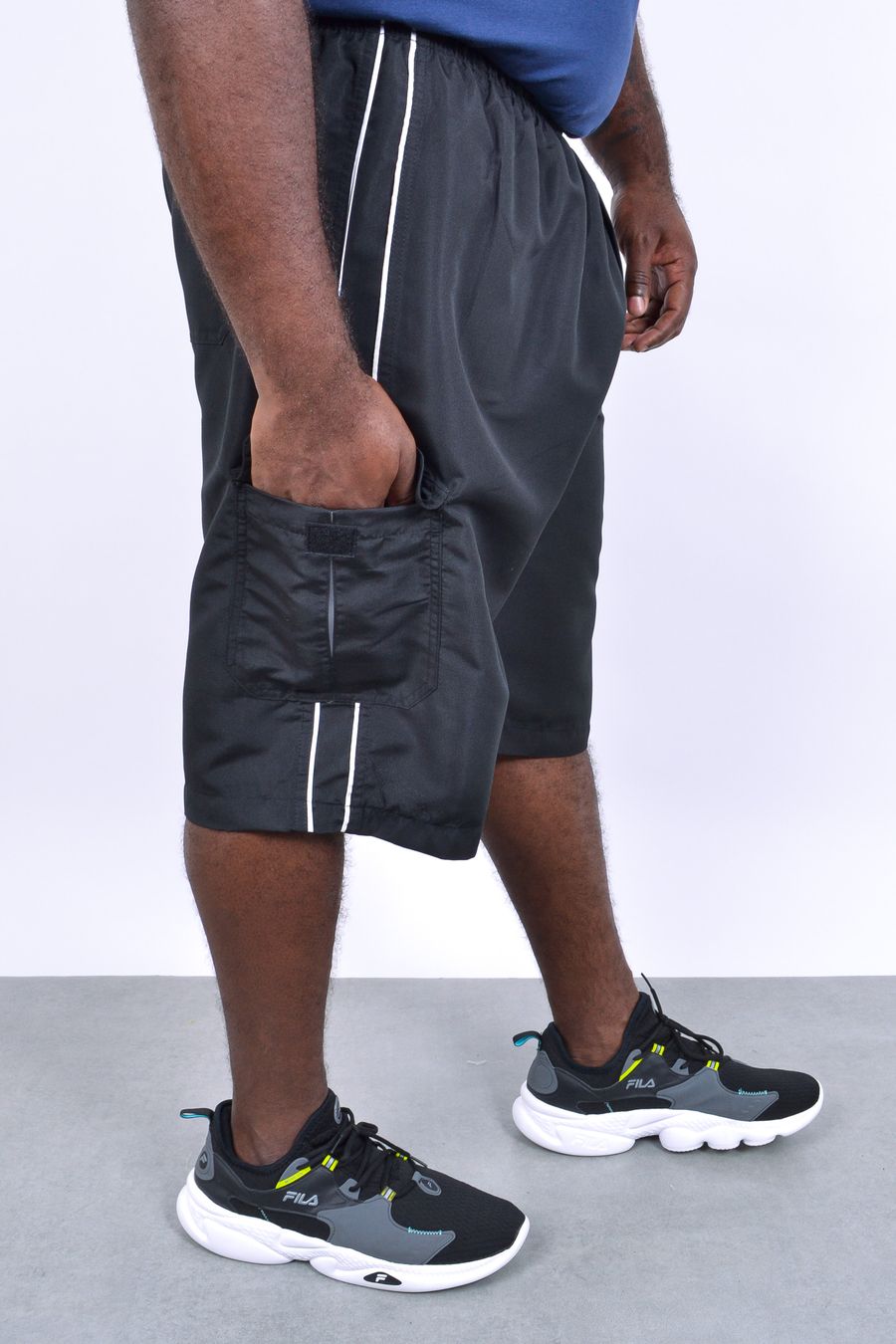 Bermuda cargo masculina em tecido tecnológico  preto