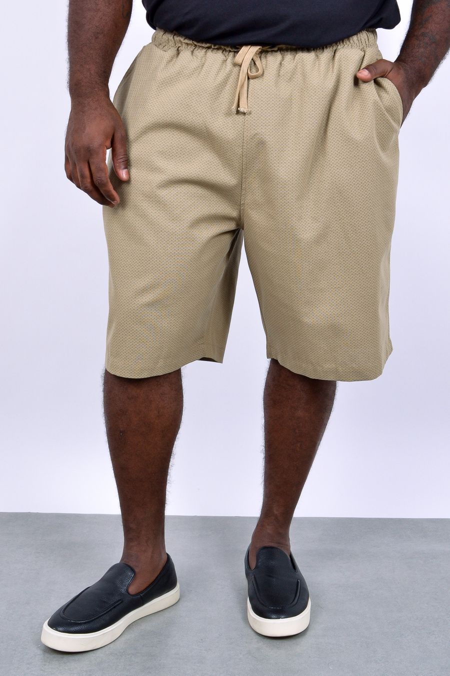 Bermuda masculina sarja estampada cós elástico kaki