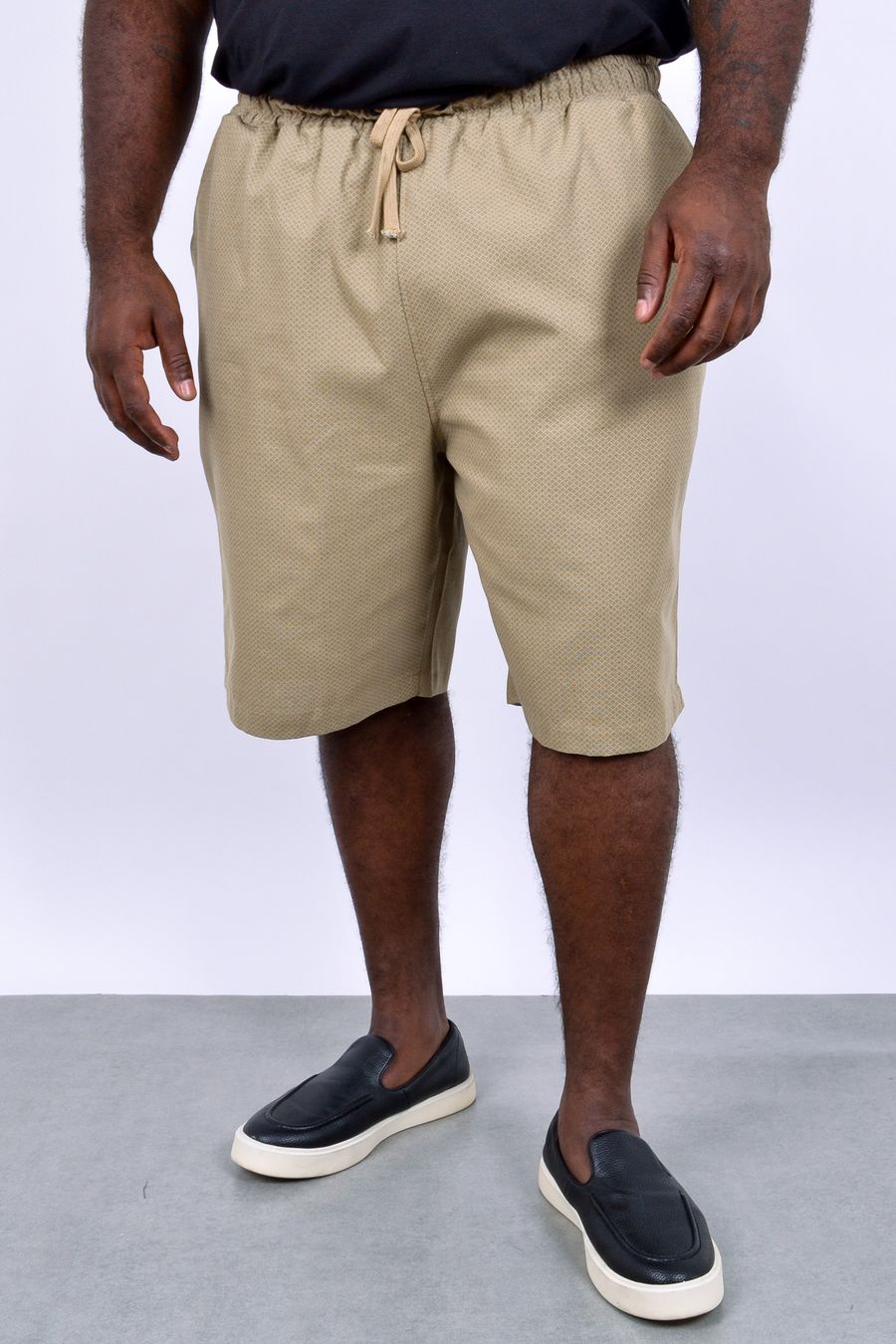 Bermuda masculina sarja estampada cós elástico kaki