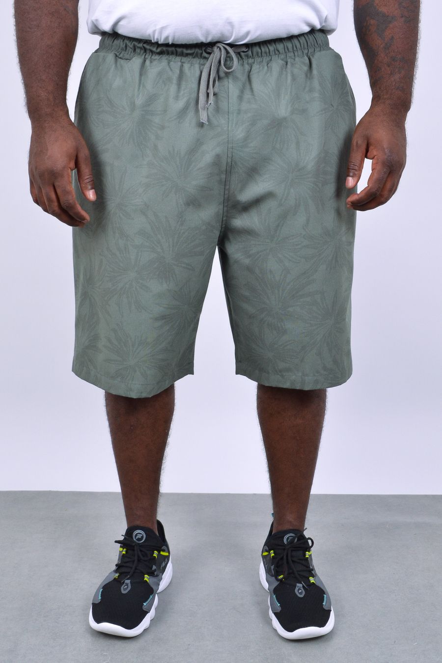 Bermuda masculina sarja estampada cós elástico verde militar