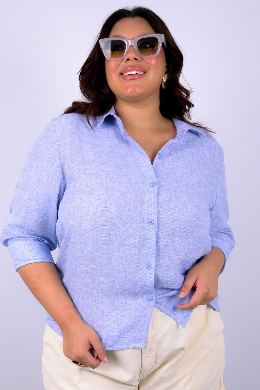 Camisa feminina estruturada com manga 3/4 azul