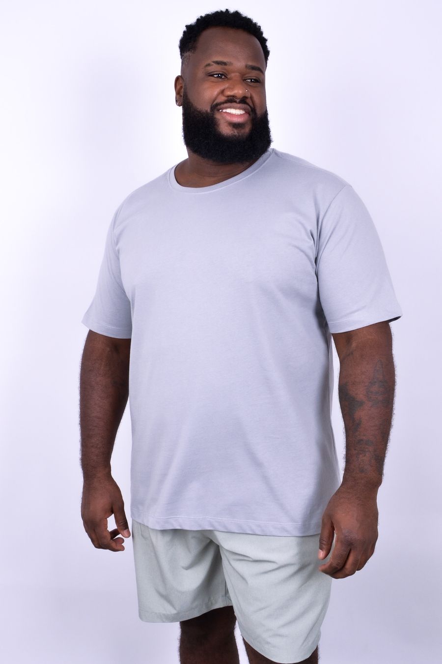 Camiseta básica masculina plus size cinza
