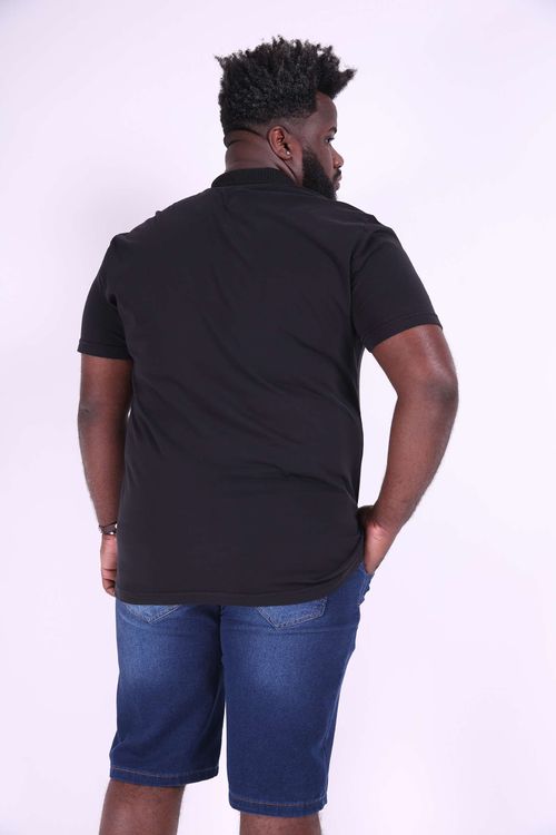 Camisa polo lisa com bolso plus size preto