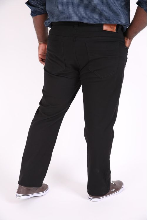 Calça sarja reta confort plus size preto