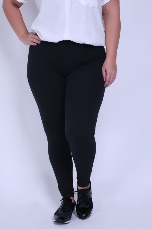 Calça fuso básica plus size preto