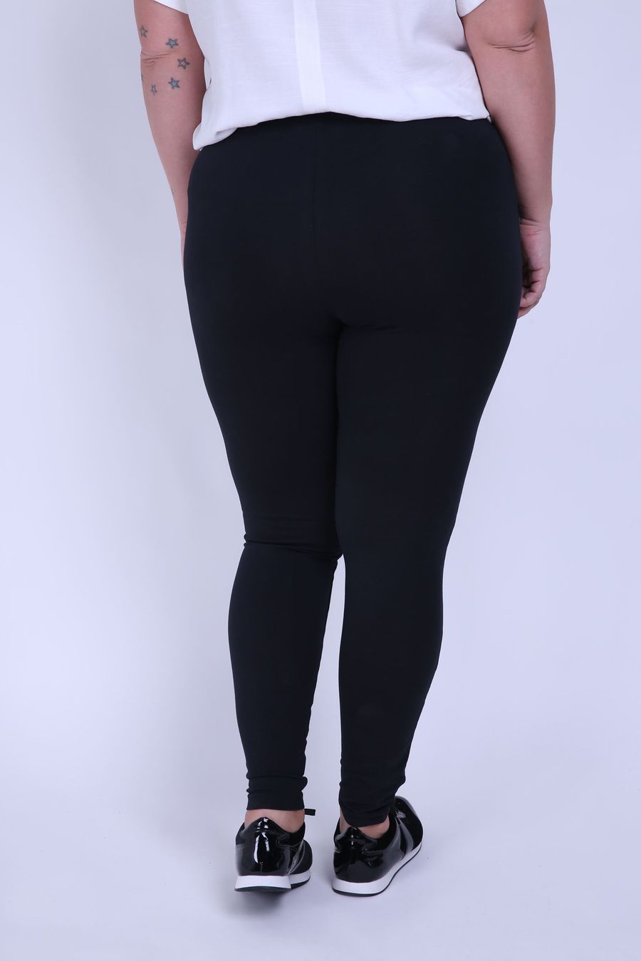 Calça fuso básica plus size preto