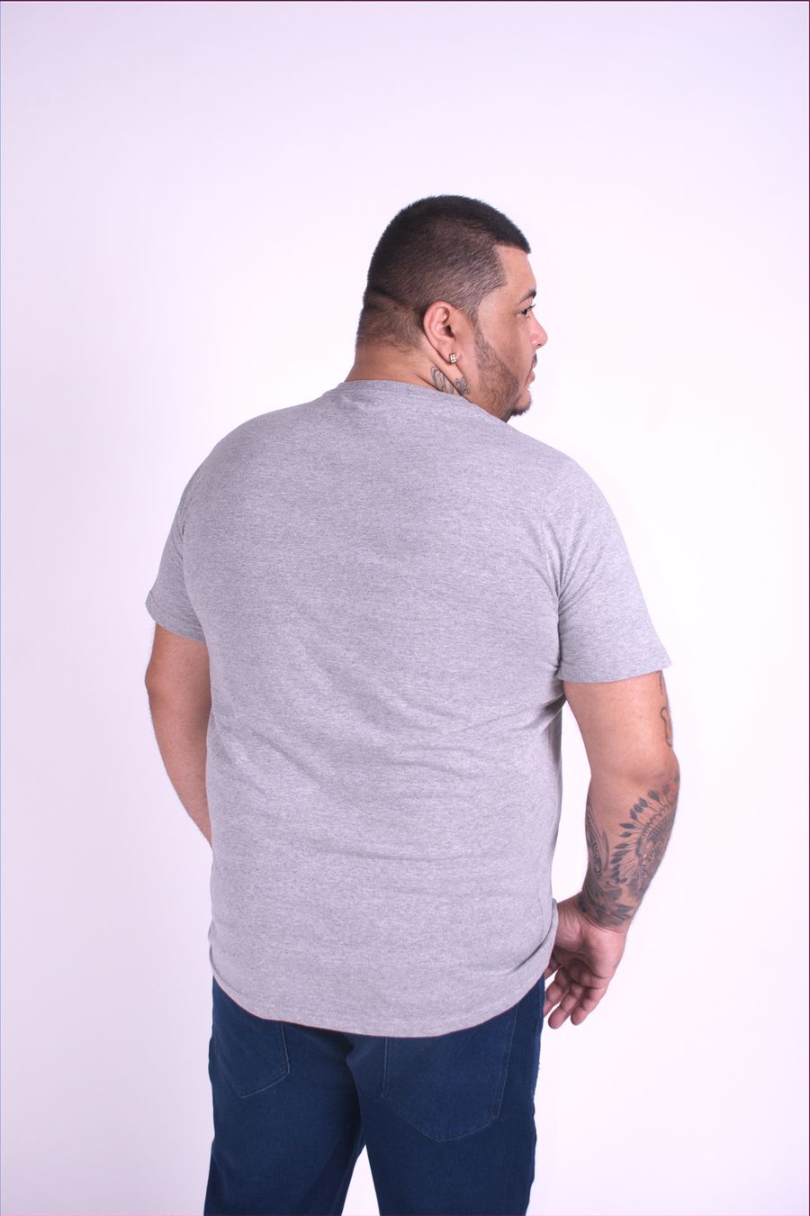 Camiseta estampa terra plus size cinza