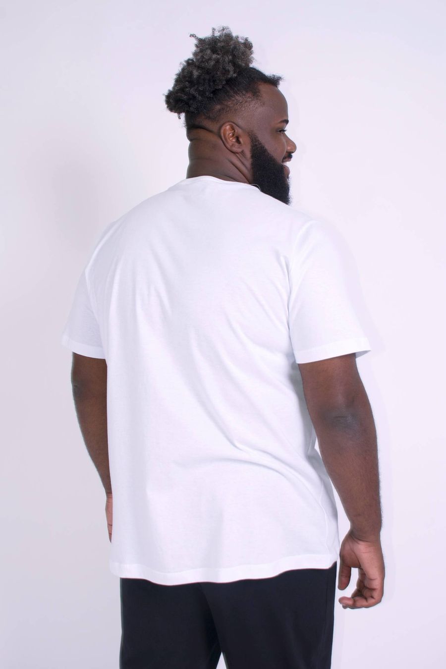 Camiseta decote v malha  plus size branco