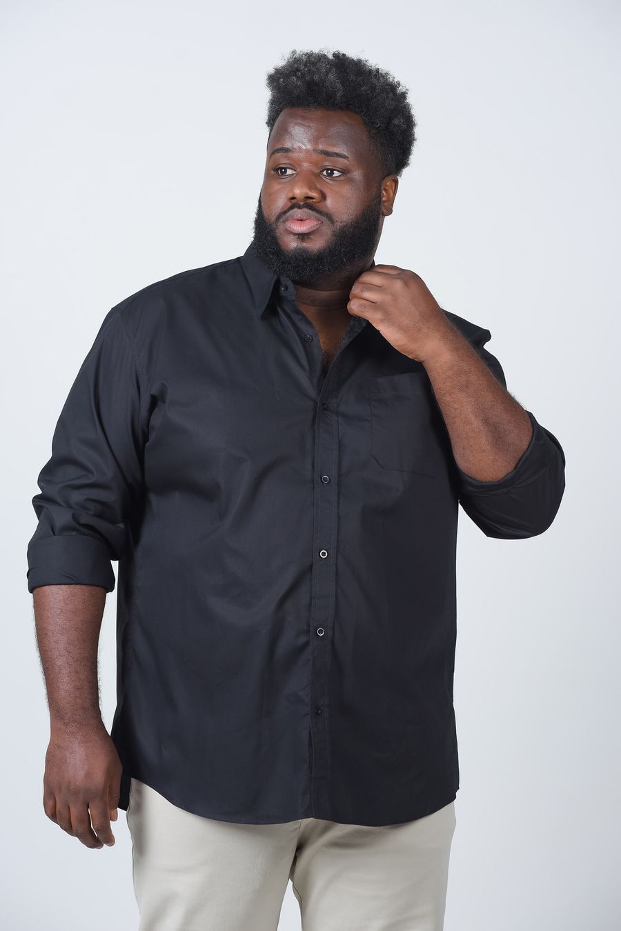 Camisa lisa manga  longa plus size preto