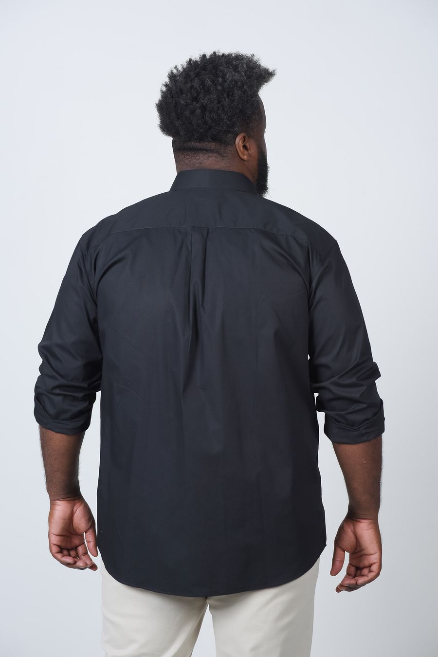 Camisa lisa manga  longa plus size preto