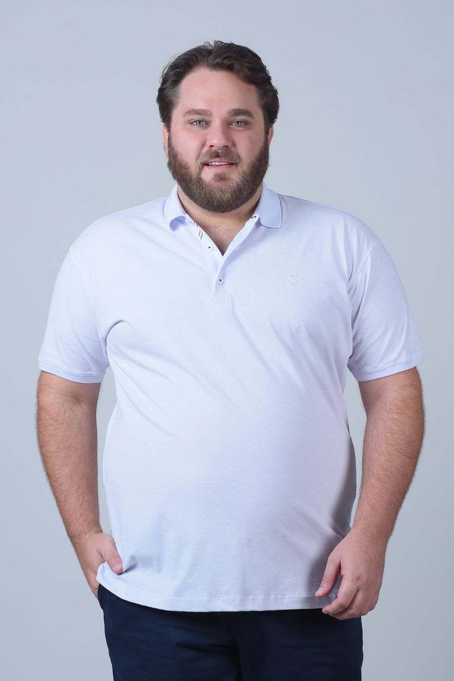 Camisa polo estampa na gola e manga plus size branco