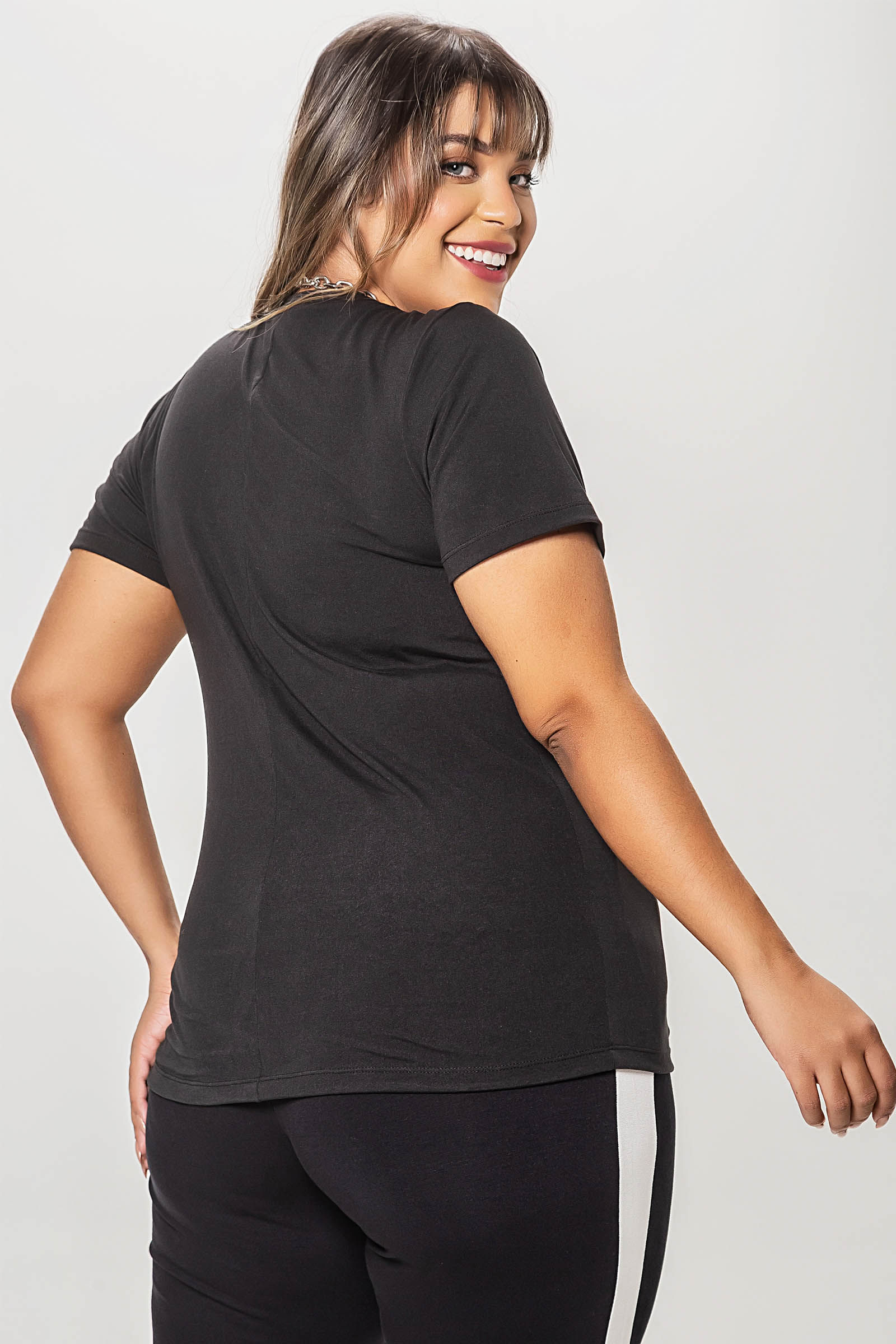 T Shirt Decote V Plus Size Preto Kauê Plus Size