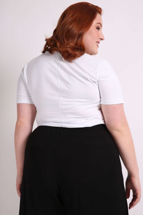 T-shirt decote v básica plus size  branco