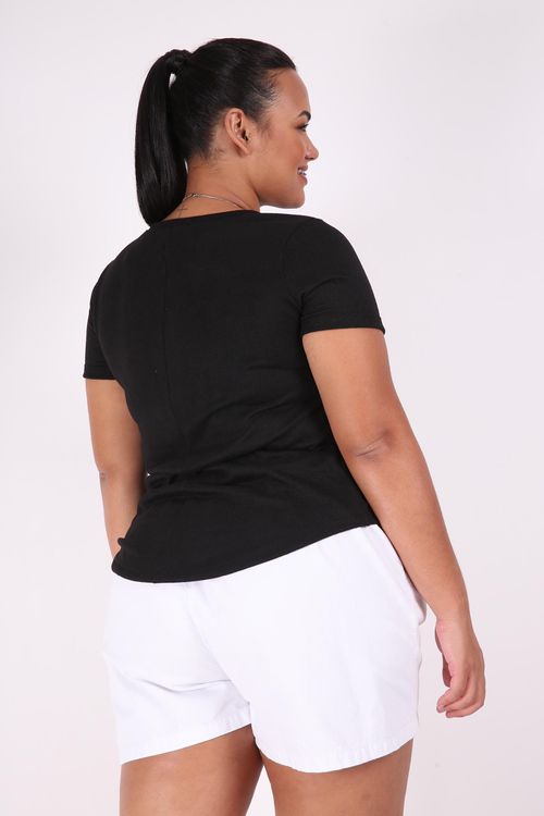 T-shirt decote v básica plus size  preto