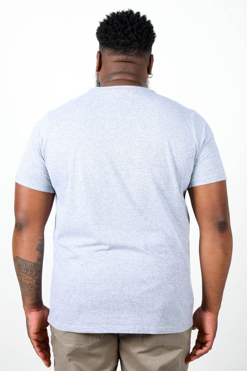 Camiseta com recorte e estampa plus size cinza