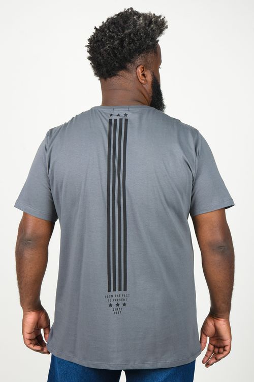 Camiseta com estampa frente e costas plus size cinza chumbo
