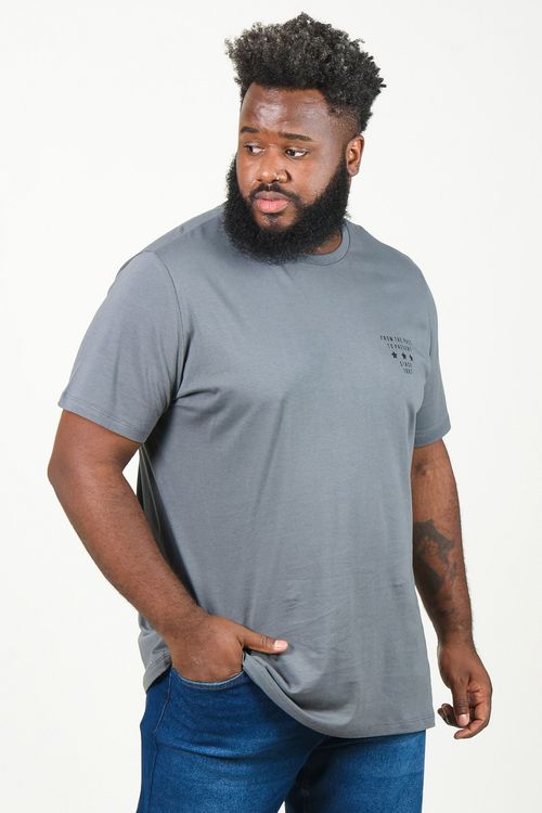 Camiseta com estampa frente e costas plus size cinza chumbo